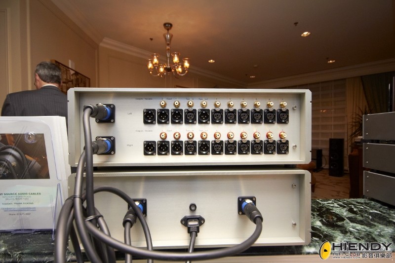 Pass XS preamp back (800x533).jpg