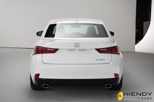16-2014-lexus-is-live.jpg
