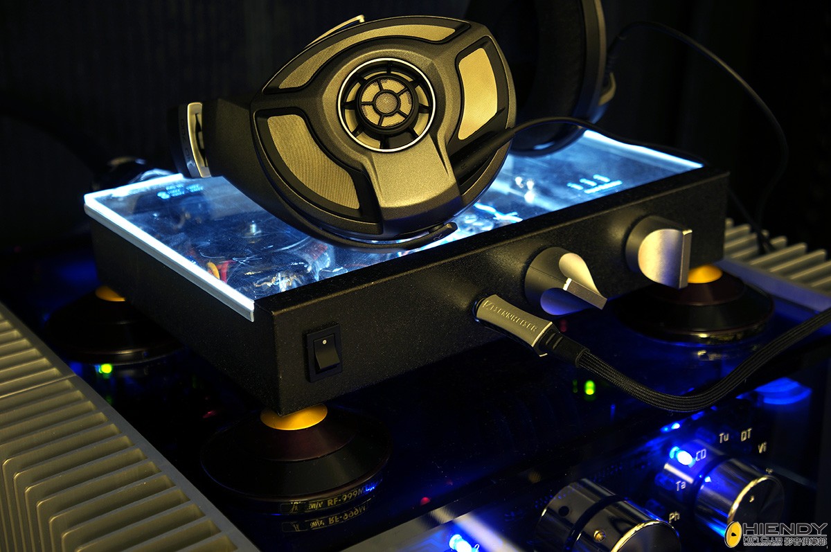 0147HD700_6.jpg