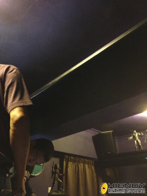 過百磅的鋼架 !