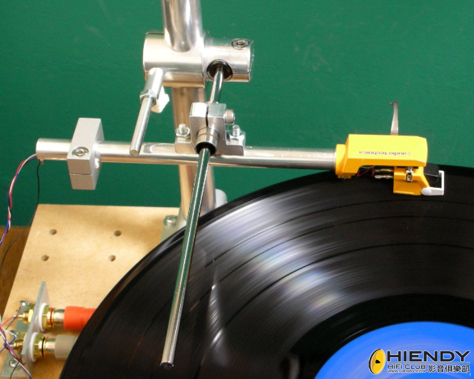 DIY Linear Tracking tonearm from Japan