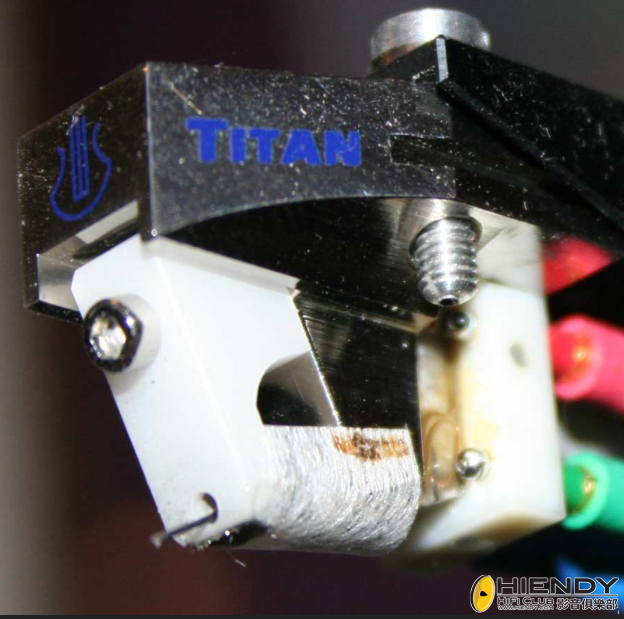 Lyra Titan i