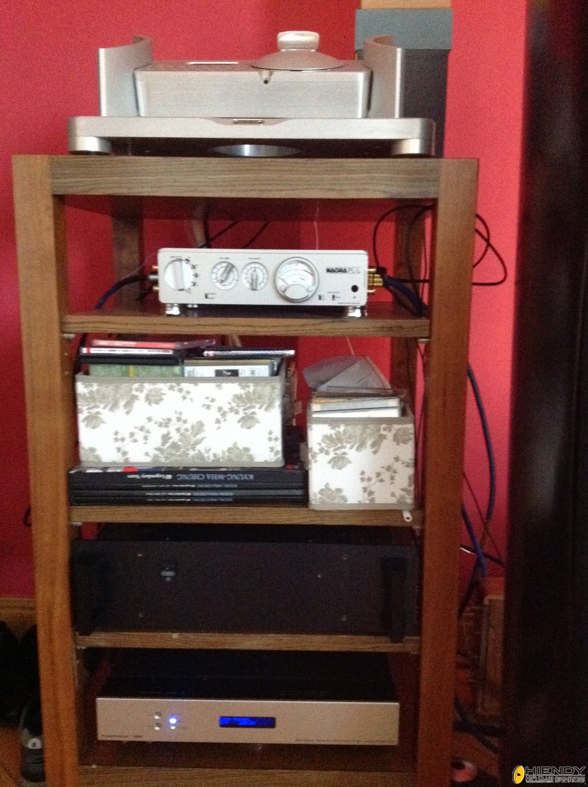 上面兩台是Chord Blu和Nagra PLL，最底下的是電源處理器