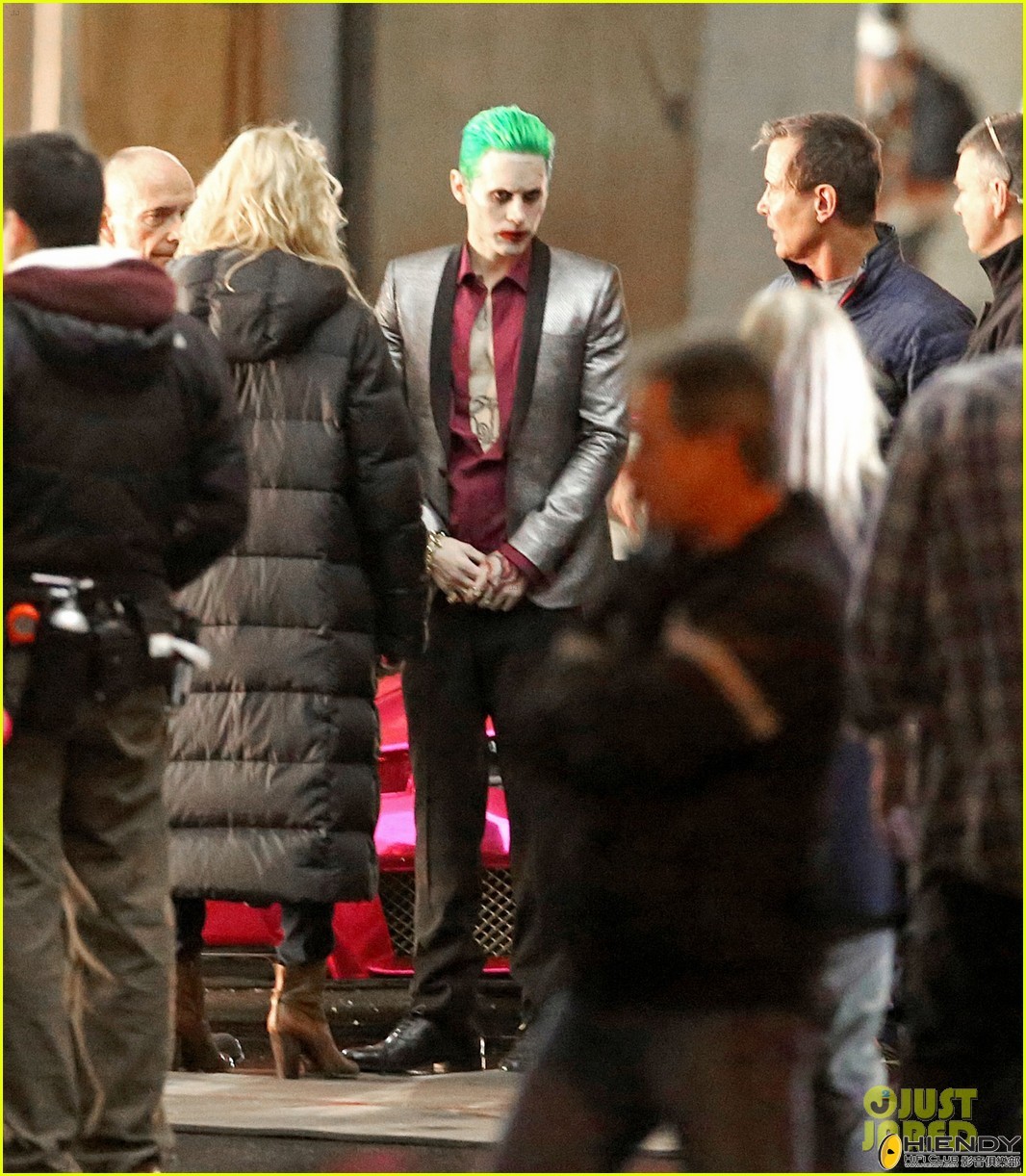 jared-leto-fights-kisses-margot-robbie-in-suicide-squad-05.jpg