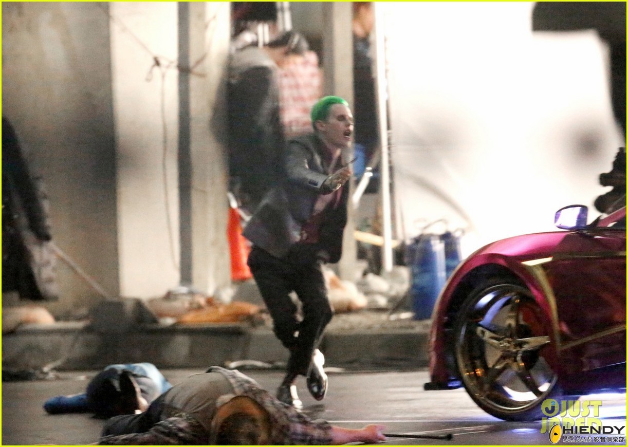 jared-leto-fights-kisses-margot-robbie-in-suicide-squad-14.jpg