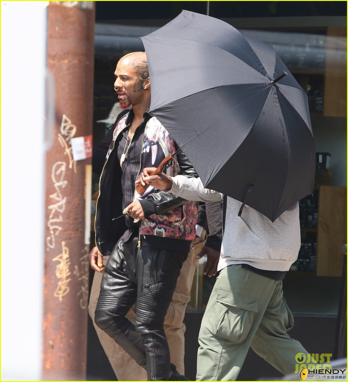 common-spotted-on-suicide-squad-set-03.jpg