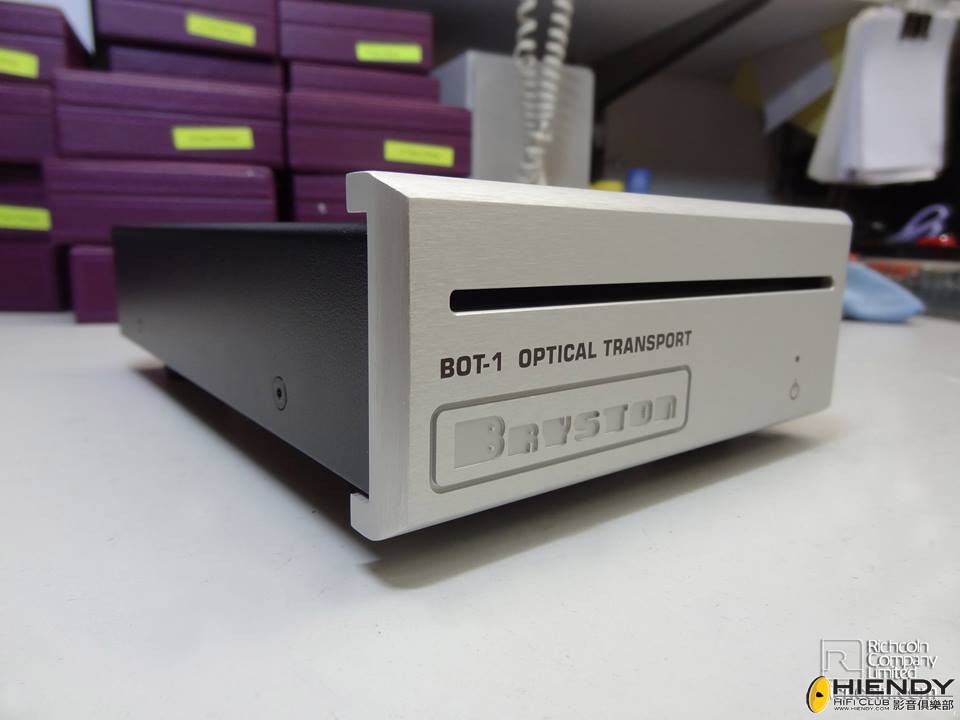 Bryston BOT-1 側視，可見面板製作精細和厚身，一貫的 Bryston 風格