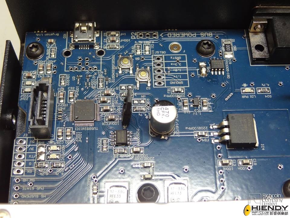 雙面電子線路板零件佈置整齊干淨，製作工藝相當高