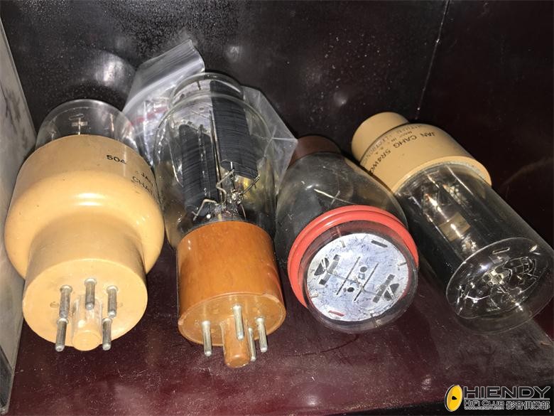 静静待岗的电子管