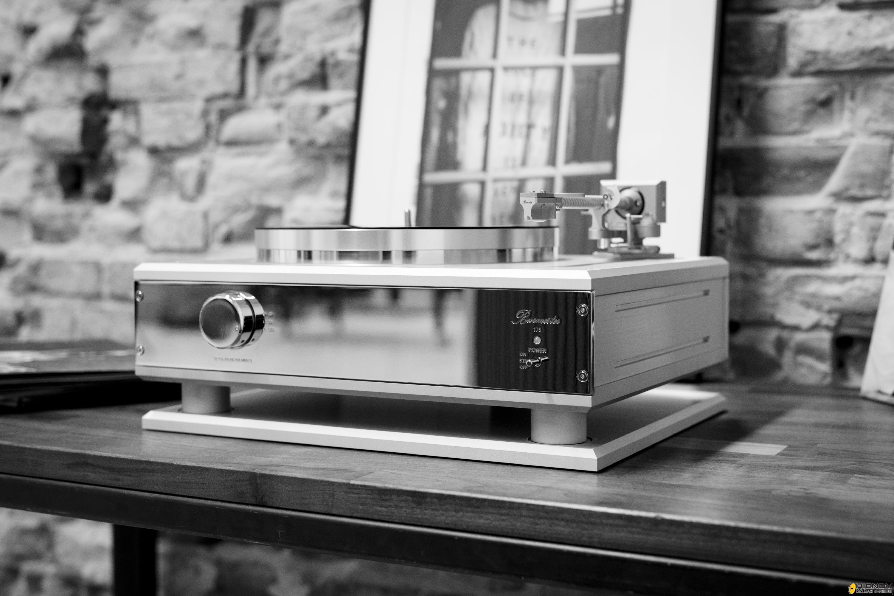 Burmester_175_Turntable_MGL2838_large_high-res.jpg