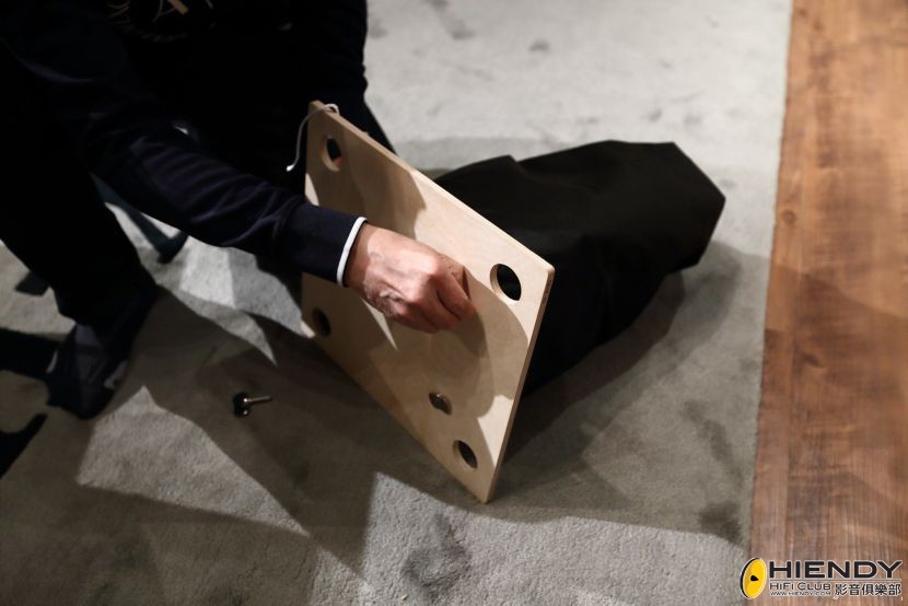 vividaudio_s12_002.jpg
