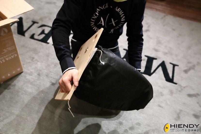 vividaudio_s12_006.jpg