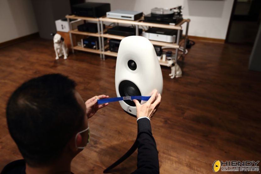 vividaudio_s12_008.jpg