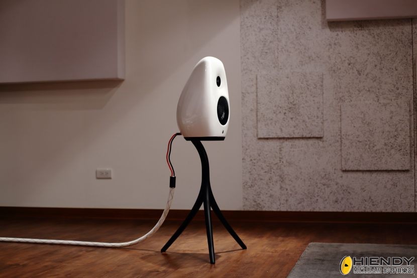 vividaudio_s12_012.jpg