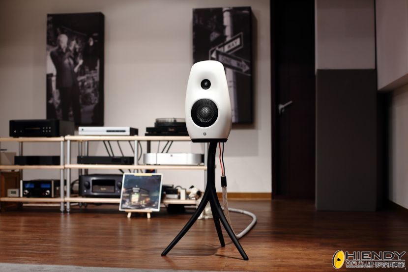vividaudio_s12_013.jpg