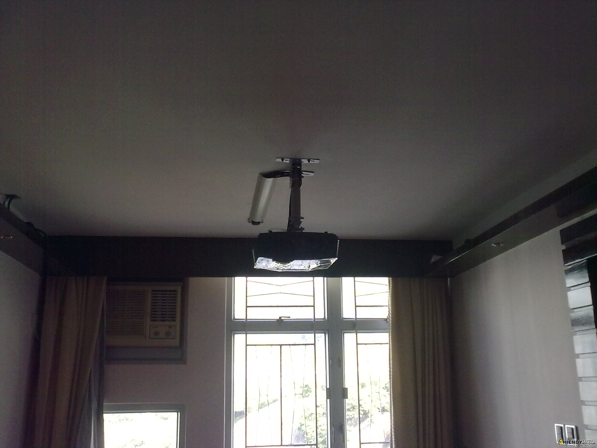 舊架-可惜無影到拆除舊架後的痕跡, 因為唔啱位, 全部再鑽過, 攪到個天花四個大洞, 再加上拆拉爆時打到天花 ...