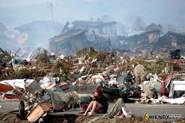 japan-earthquake-tsunami-nuclear-unforgettable-pictures-crying_33278_600x450.jpg
