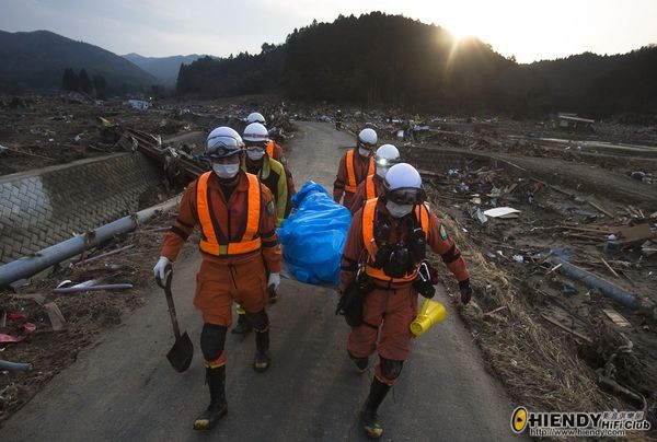 japan-earthquake-tsunami-nuclear-unforgettable-pictures-victim_33289_600x450.jpg