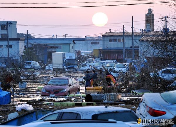 japan-earthquake-tsunami-nuclear-unforgettable-pictures-cars_33276_600x450.jpg