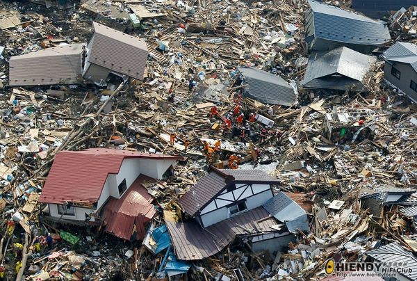 japan-earthquake-tsunami-nuclear-unforgettable-pictures-houses_33282_600x450.jpg