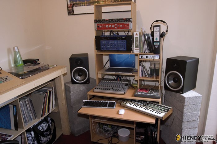 speakerstandsbefore.l.jpg