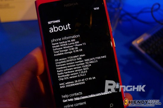20111026_nokiaworld_lumia800_08.jpg